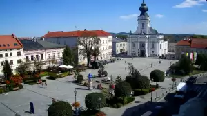 Widok na rynek w Wadowicach z kamery obrotowej.