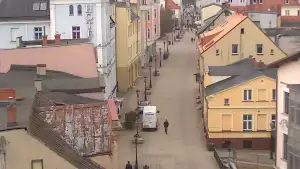 Widok na deptak w malowniczym miasteczku w Wejherowie.