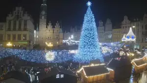 Wrocław - widok na rynek główny we Wrocławiu z kamery stałej.