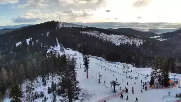 Obraz na żywo z górnej stacji ośrodka narciarskiego Bachledka Ski&Fun.