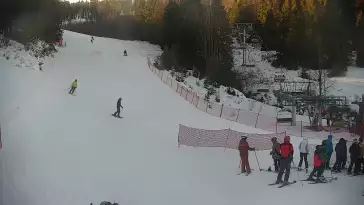 Widok na trasy narciarskie na Słowacji. Online prosto z ośrodka Bachledka - Jezersko