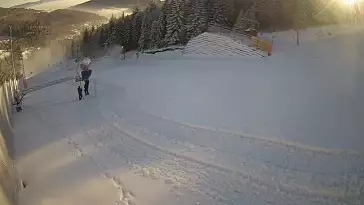 Widok z kamer na trasy narciarskie Beskid Sport Arena w Szczyrku