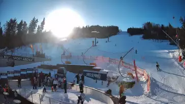 Warunki narciarskie z dolnej części trasy zjazdowej Beskid Sport Arena.