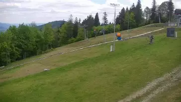 Widok z Kamery górną stację kolei linowej w Beskid Sport Arena.