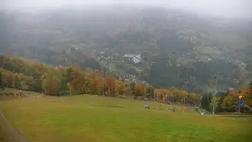 Widok z Kamery górną stację kolei linowej w Beskid Sport Arena.