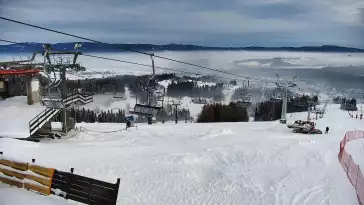 Widok na jedną z tras narciarskich - Kotelnica I oraz na wspaniałe szczyty Tatr
