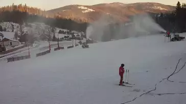 Widok z kamery na stok Biały Krzyż w Szczyrku.