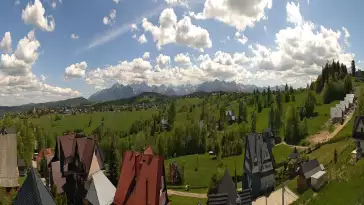 Obraz z kamery na Kurucowy Wierch. W oddali piękna panorama Tatr.