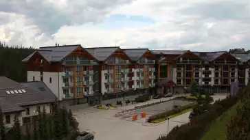 Kamera z widokiem na Hotel Bukovina Resort - luksusowy hotel termy i Spa