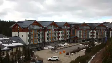 Kamera z widokiem na Hotel Bukovina Resort - luksusowy hotel termy i Spa