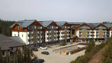 Kamera z widokiem na Hotel Bukovina Resort - luksusowy hotel termy i Spa