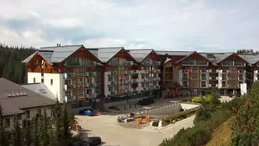 Kamera z widokiem na Hotel Bukovina Resort - luksusowy hotel termy i Spa