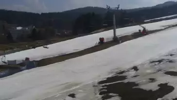 Czarna Góra Resort - widok na trasy zjazdowe oraz wyciąg.