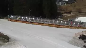 Czarna Góra Resort - widok na trasy zjazdowe oraz wyciąg.