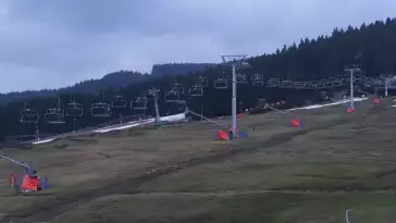 Czarna Góra Resort - widok na trasy zjazdowe oraz wyciąg.