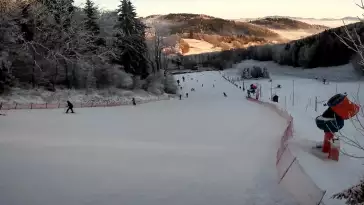 Stacja narciarska w pobliżu Pisarzowic - CZARNÓW SKI - zobacz online