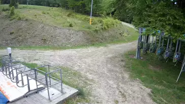 Czarny Groń - widok z peronu 6 osobowej kolei linowej