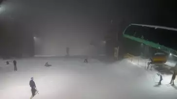 Widok z Kamery na górną trasę narciarską w Czarnym Groniu