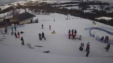 Widok na stację narciarską Czerwienne SKI na Podhalu.