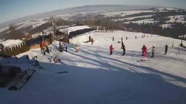 Widok na stację narciarską Czerwienne SKI na Podhalu.