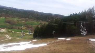 Panoramiczny obraz na żywo z górnej stacji ośrodka Czorsztyn Ski przedstawiający warunki narciarskie panujące w Czorsztynie - Kluszkowcach.
