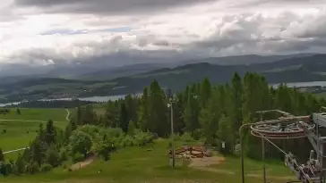 Kamera prezentuje panoramę gór z ośrodka narciarskiego Czorsztyn ski - Kluszkowce