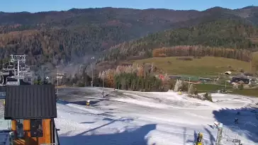 Kamera prezentuje panoramę gór z ośrodka narciarskiego Czorsztyn ski - Kluszkowce