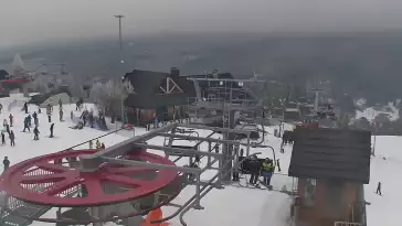 Kamera prezentuje panoramę gór z ośrodka narciarskiego Czorsztyn ski - Kluszkowce