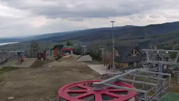 Kamera prezentuje panoramę gór z ośrodka narciarskiego Czorsztyn ski - Kluszkowce