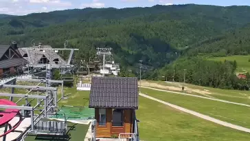 Kamera prezentuje panoramę gór z ośrodka narciarskiego Czorsztyn ski - Kluszkowce