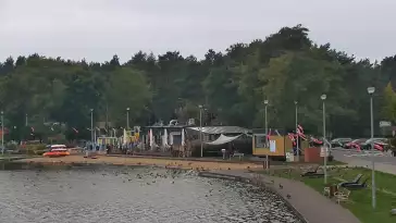 Ujęcie z kamery na promenadę w Dąbkach
