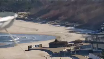 Darłowo - widok na plaże i morze oraz wejście do portu.