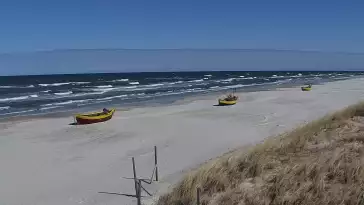 Kamera z widokiem na szeroką plażę w Dębkach województwo pomorskie.
