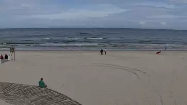 Kamera z widokiem na szeroką plażę w Dębkach województwo pomorskie.