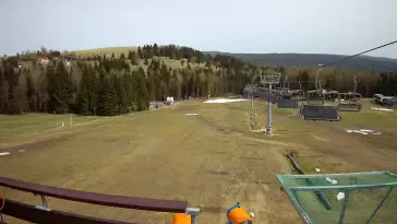 Wyciąg Diament w Kompleksie narciarskim Zieleniec zaprasza na narty.