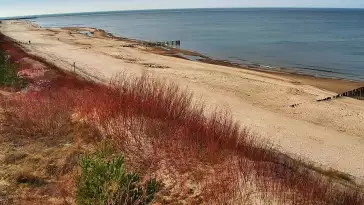Plaża w Dziwnowie oglądaj w sezonie letnim.