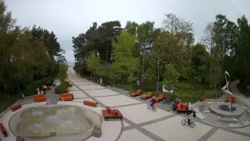 Widok na deptak w Dziwnówku