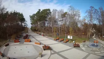 Widok na deptak w Dziwnówku