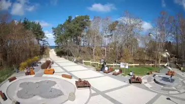 Widok na deptak w Dziwnówku