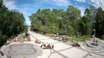 Widok na deptak w Dziwnówku