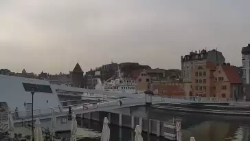 Kamera z widokiem na Śródmieście oraz kładkę na Motławie