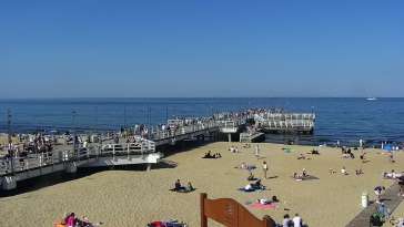 Widok z kamery obrotowej na plaże i morze w Gdańsku Brzeźnie