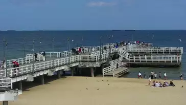 Widok z kamery obrotowej na plaże i morze w Gdańsku Brzeźnie