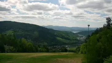 Widok na GÓRĘ ŻAR i kolej linowo-terenową PKL