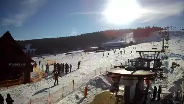 widok z dolnej stacji narciarskiej Gryglówka