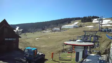 widok z dolnej stacji narciarskiej Gryglówka