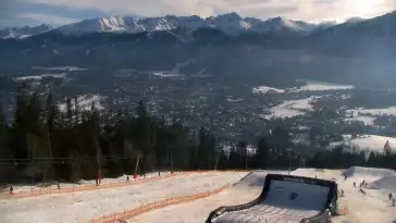 Widok z Kamery na panoramę Tatr.