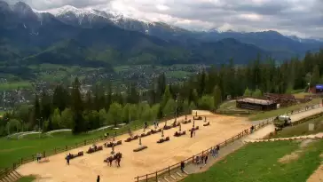 Widok z Kamery na panoramę Tatr.