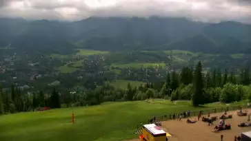 Widok z Kamery na panoramę Tatr.