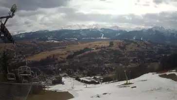 Widok z górnego odcinka Ośrodka Narciarskiego Harenda.